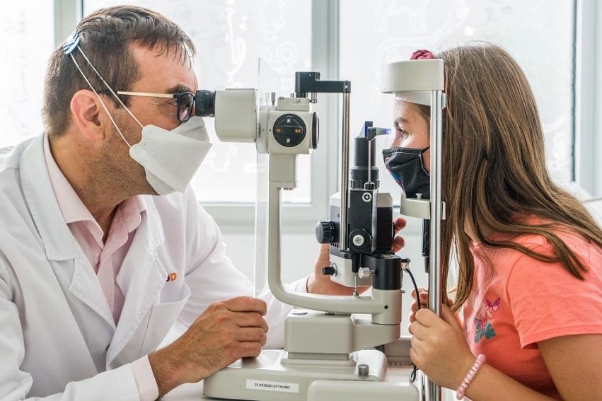 Los Z y los milenial y los nuevos riesgos para su salud ocular