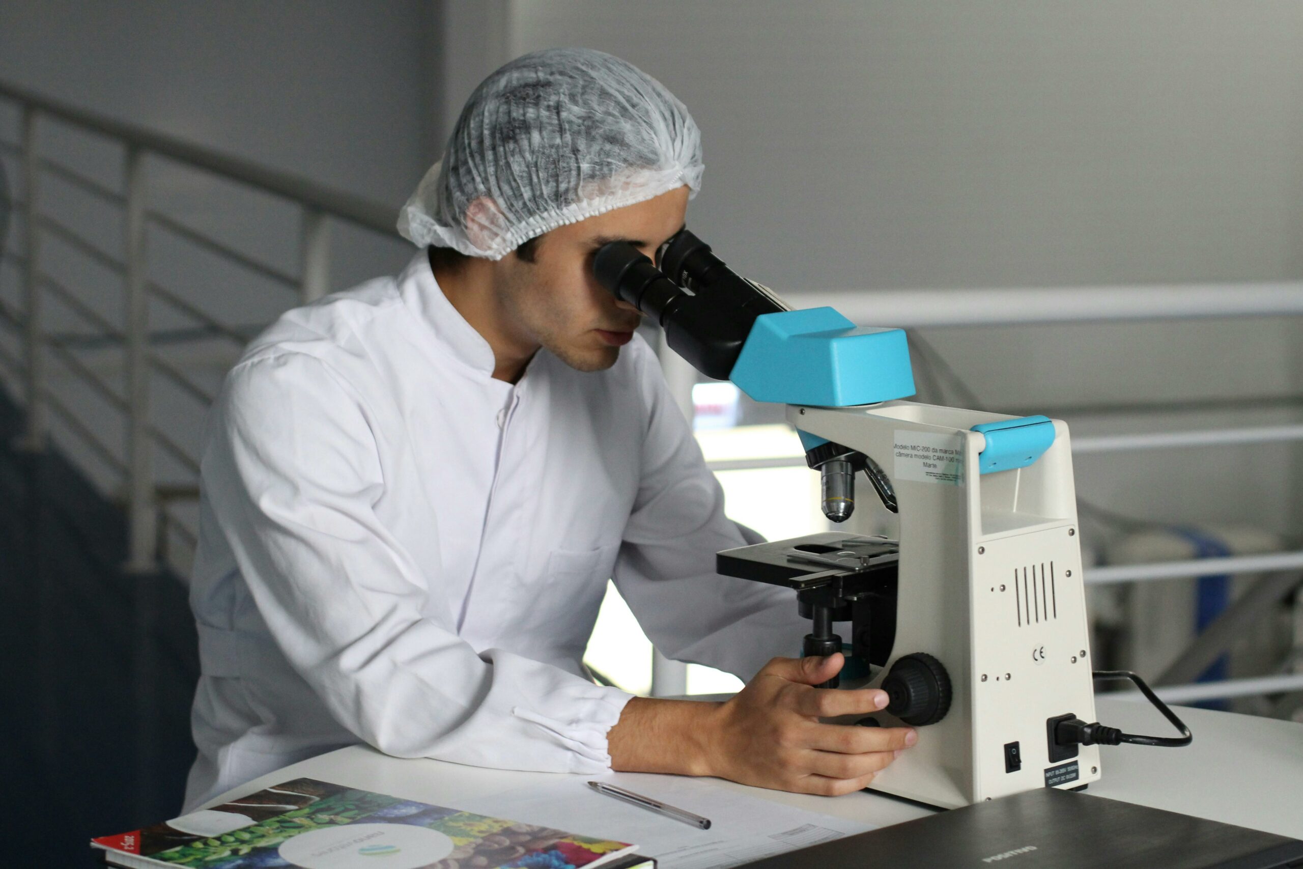 Microrobots que nadan a través de los pulmones para administrar medicamentos contra el cáncer