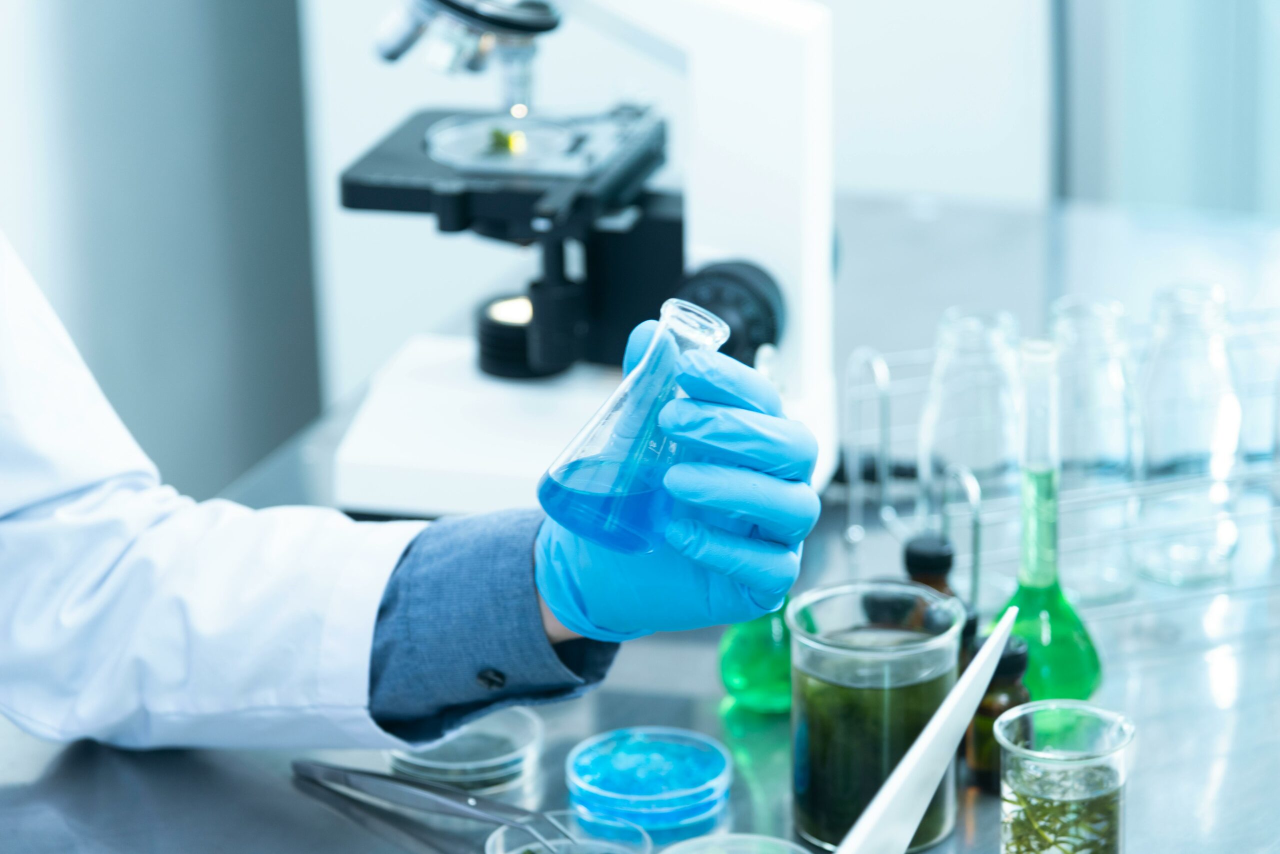 Científicos españoles desarrollan nanopartículas orgánicas capaces de erradicar tumores de próstata con alta precisión en ratones