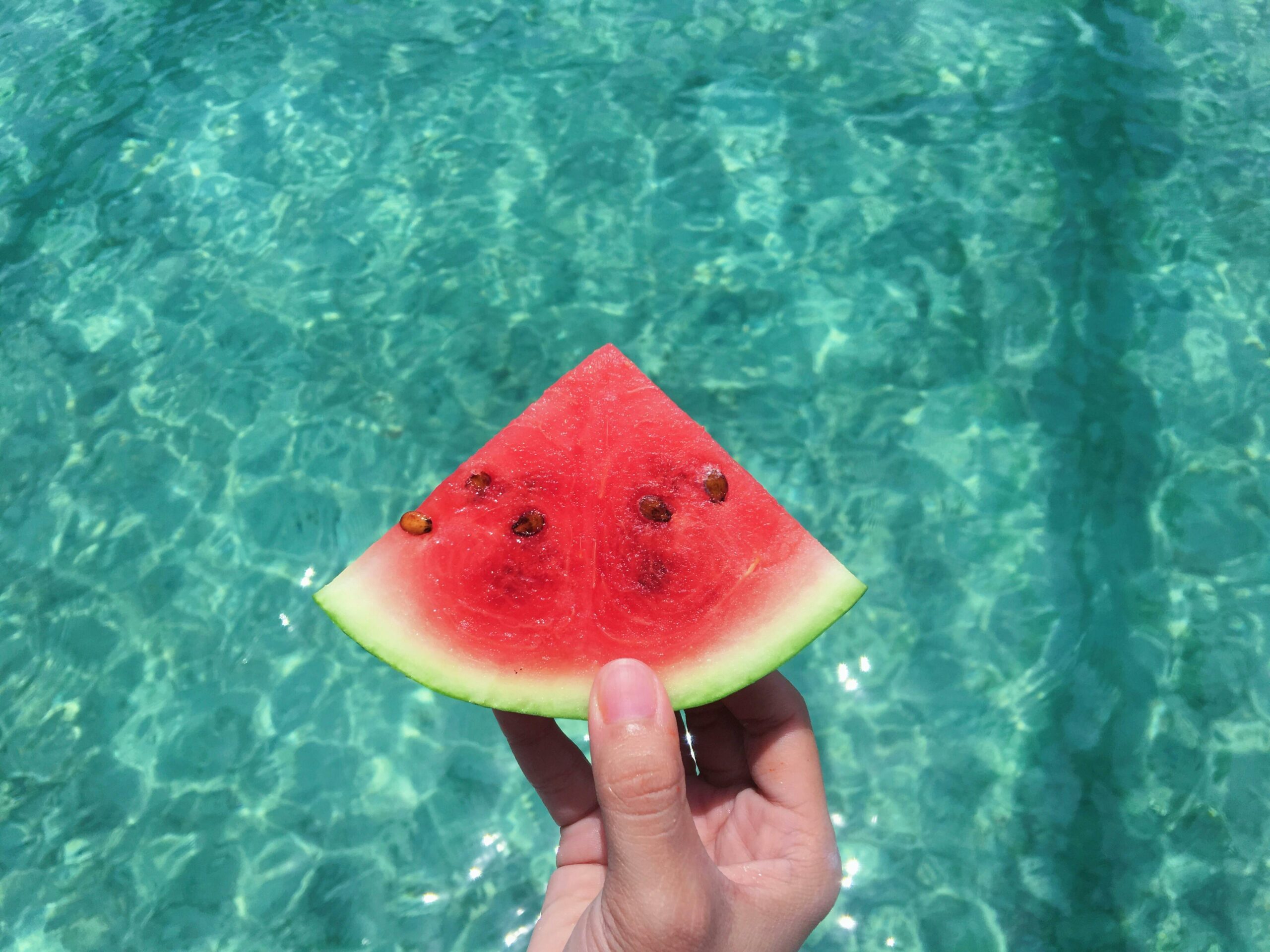 ¿Tienes hambre o estás deshidratado? Así confunde el cerebro las señales cuando falta agua