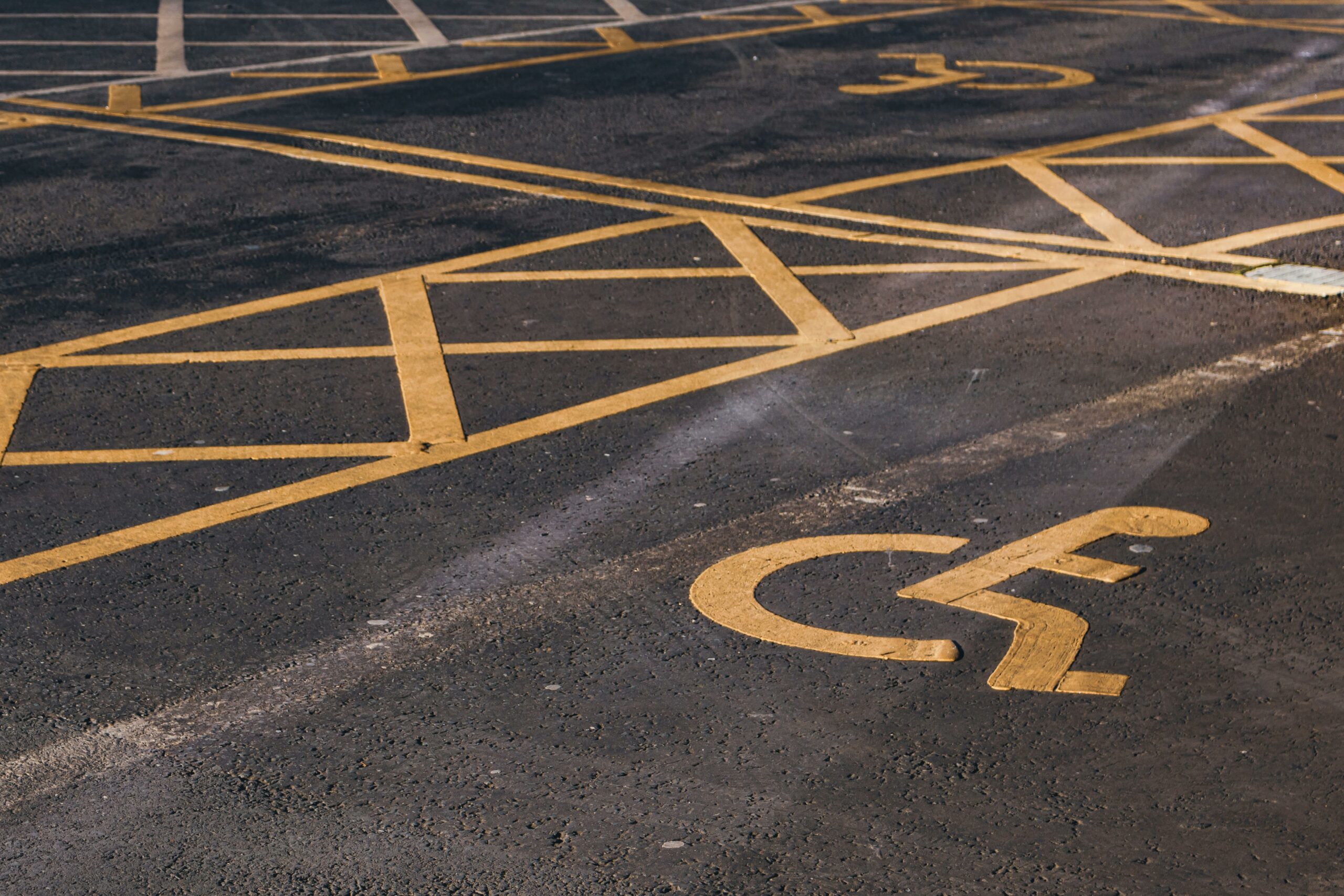 Alerta: uso fraudulento de las tarjetas de estacionamiento para personas con movilidad reducida
