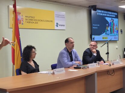 Una guía da claves para mejorar la atención a personas mayores sordas en residencias   