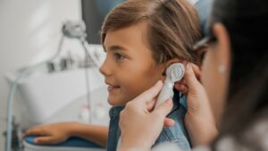 La pérdida de audición, un problema infradiagnosticado que se aborda con retraso