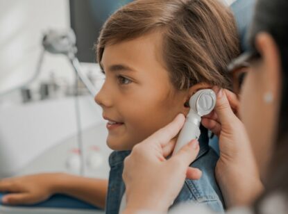 La pérdida de audición, un problema infradiagnosticado que se aborda con retraso