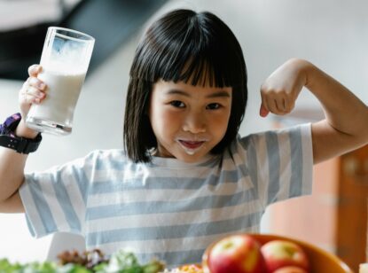 El azúcar no solo causa caries, también baja el rendimiento escolar