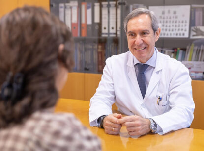 Dr. Javier Escalada: “Observamos más casos de osteoporosis entre mujeres jóvenes, antes de la menopausia”
