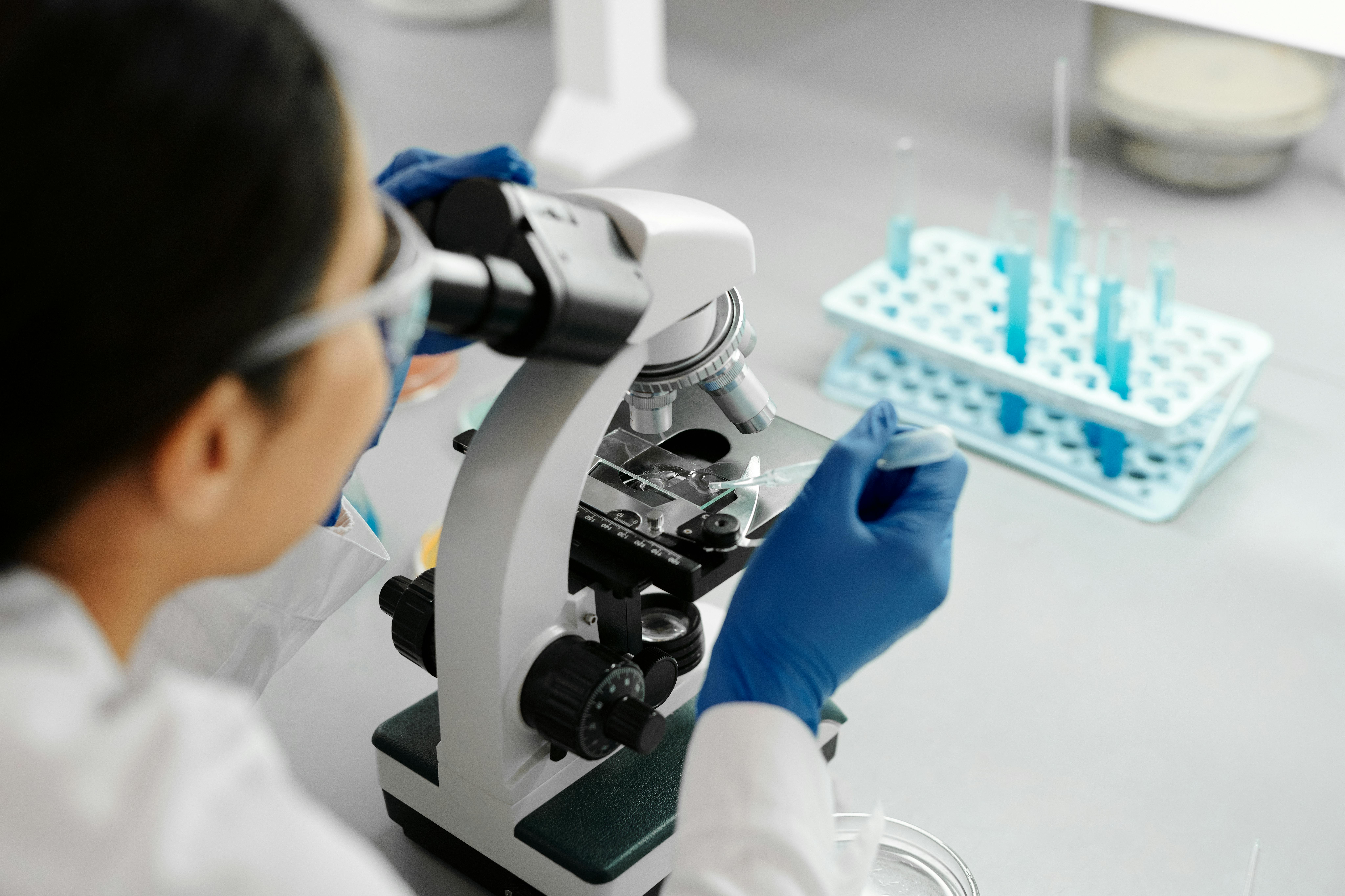 Equilibrar urgencia terapéutica y rigor científico, el gran desafío ante las nuevas terapias para enfermedades raras