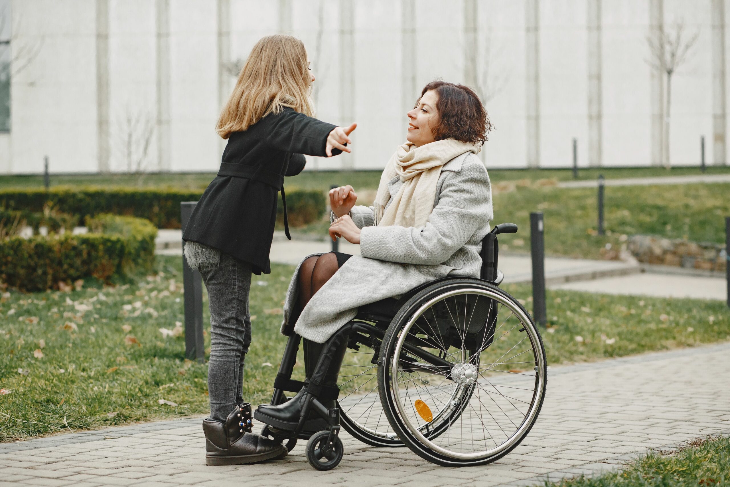 Quien cuida también se rompe: la deuda emocional con los cuidadores de personas con ELA